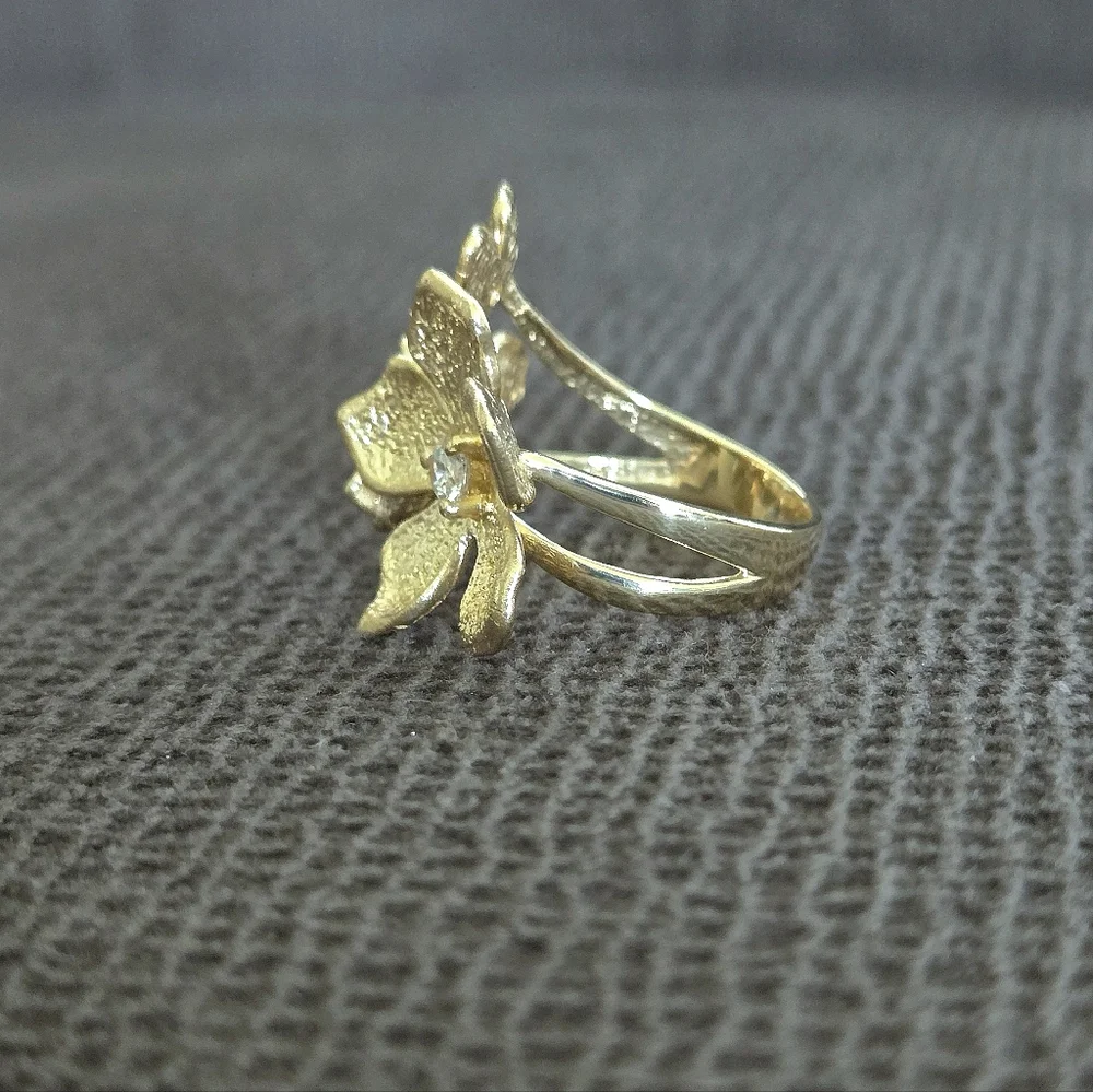 Mia Fiore Textured Gold💛 Triple3️⃣ Blossom🌸 Ring💍 - NWT - Picture 5 of 16